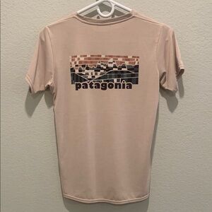 Women’s Patagonia t-shirt.